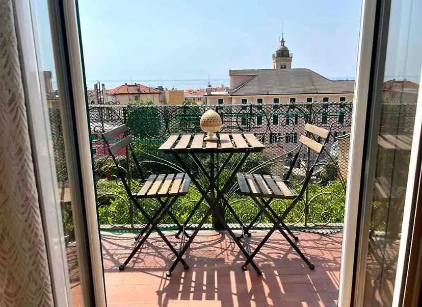Wonderful Apartment With Terrace In Alassio